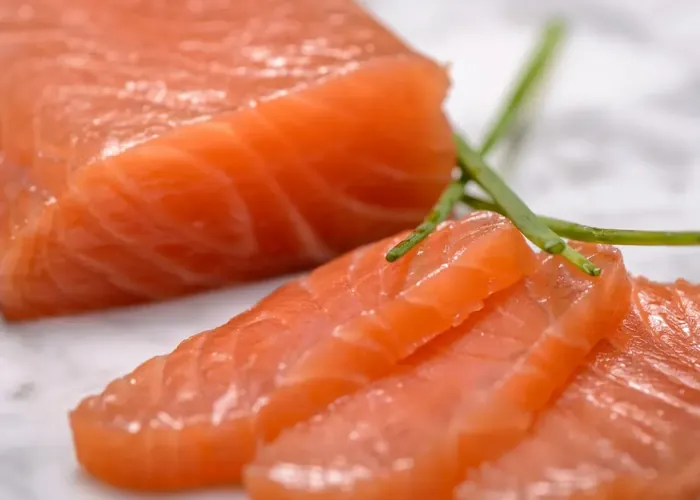 Filete de salmón ahumado noruego rico en Omega-3